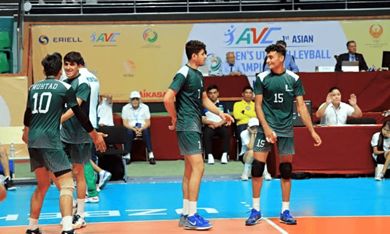 Pakistan cruise into semis semis for first time in five years . Pakistan cruises